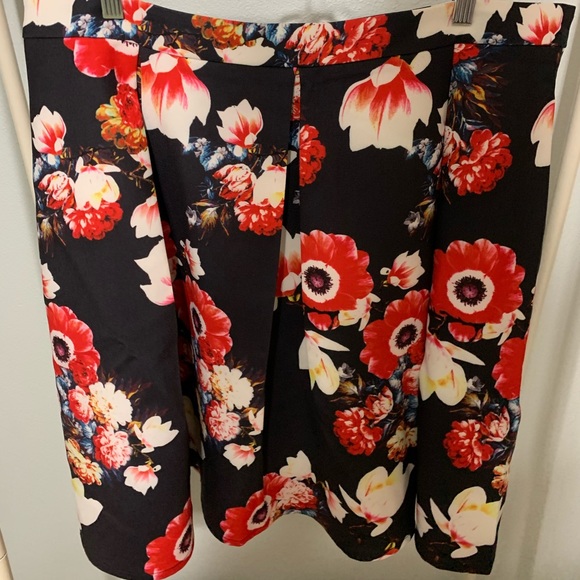 City Chic Flowered Skirt - Picture 5 of 5